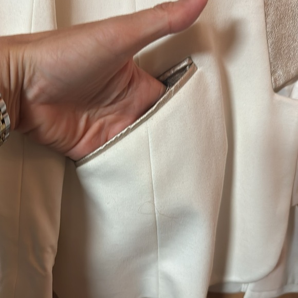 Gorgeous cream and gold tuxedo style blazer - Picture 4 of 7